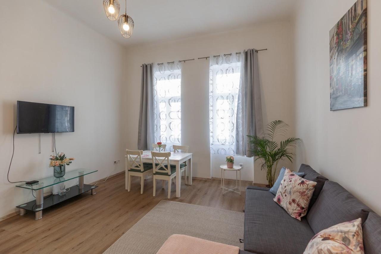 Emily'S Lovely Place Budapest Exterior foto