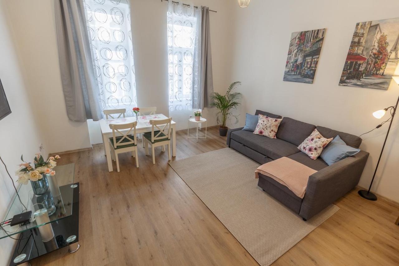 Emily'S Lovely Place Budapest Exterior foto